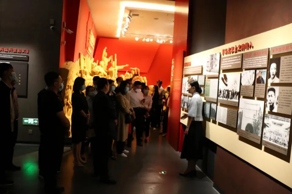 平凉泓源公司党委组织各支部开展“重温历史、砥砺前行”(图2) 平凉泓源公司党委组织各支部开展“重温历史、砥砺前行”(图2)