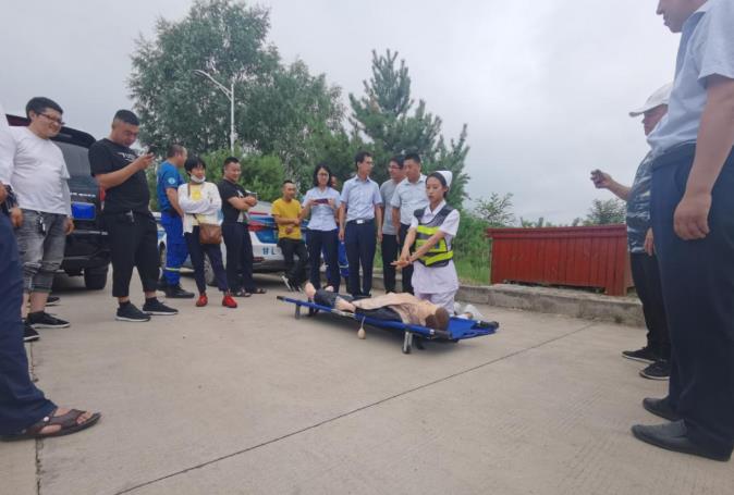 泓源新能源出租汽车公司开展应急救援演练活动(图4) 泓源新能源出租汽车公司开展应急救援演练活动(图4)