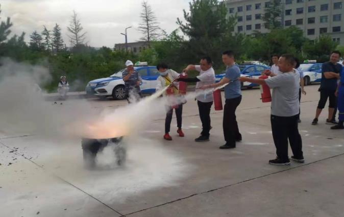 泓源新能源出租汽车公司开展应急救援演练活动(图6) 泓源新能源出租汽车公司开展应急救援演练活动(图6)