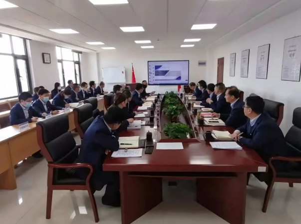 爱体育召开党委理论中心组集体学习会议(图2)