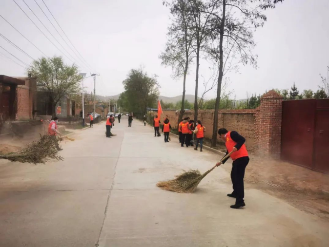 爱体育赴包抓共建村社开展卫生清扫志愿服务活动(图2) 爱体育赴包抓共建村社开展卫生清扫志愿服务活动(图2)