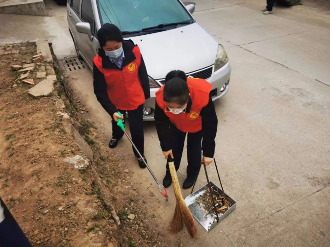 爱体育赴包抓共建村社开展卫生清扫志愿服务活动(图4) 爱体育赴包抓共建村社开展卫生清扫志愿服务活动(图4)