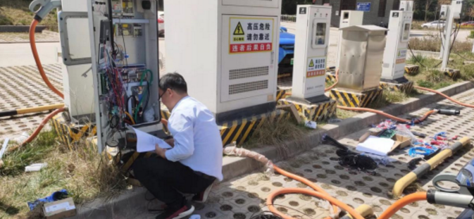 爱体育平煤机公司开展充电桩检修(图2)