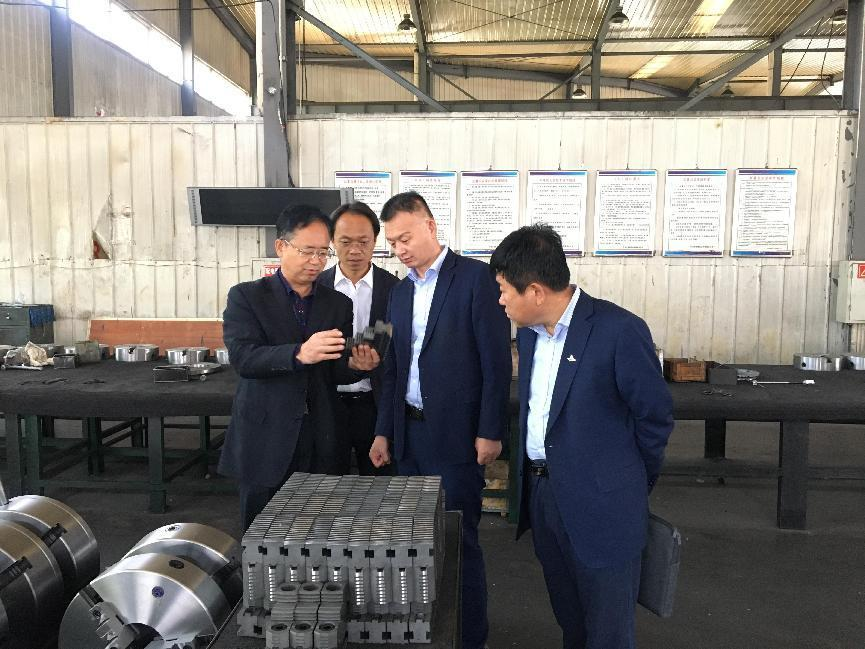 爱体育赴荣康实业公司进行考察交流(图2)