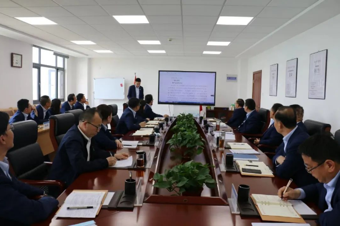 爱体育召开党委理论中心组集体学习会议(图2)