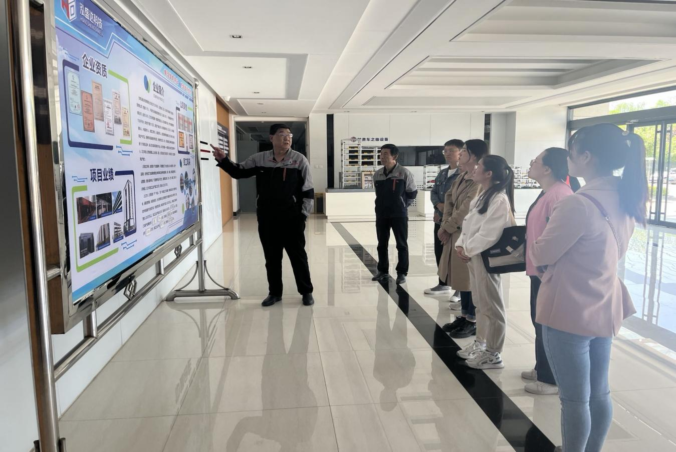 爱体育开展新员工入职培训(图3) 爱体育开展新员工入职培训(图3)