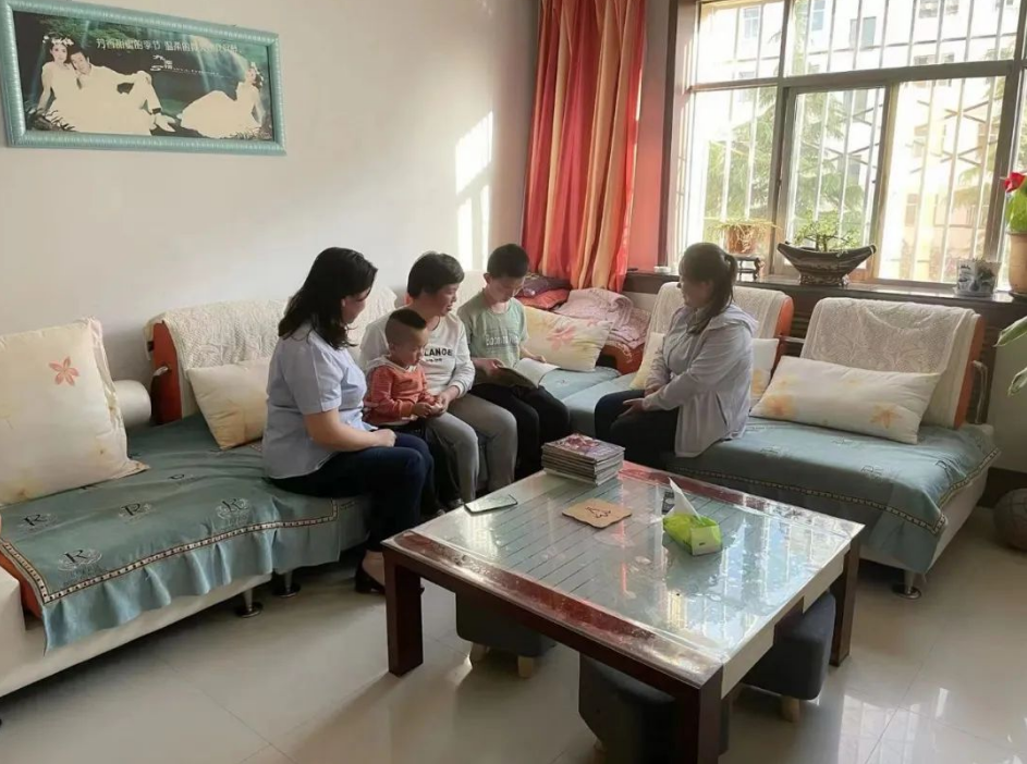 爱体育开展女职工未成年子女关爱活动(图2)