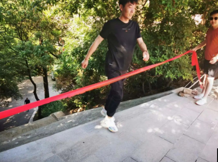 助力文旅市场 展示产投风采——爱体育组织开展员工登山比赛活动(图9)