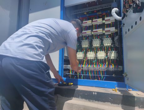 爱体育宜浩园林公司对园区路灯配电设施开展专项巡检工作(图2)