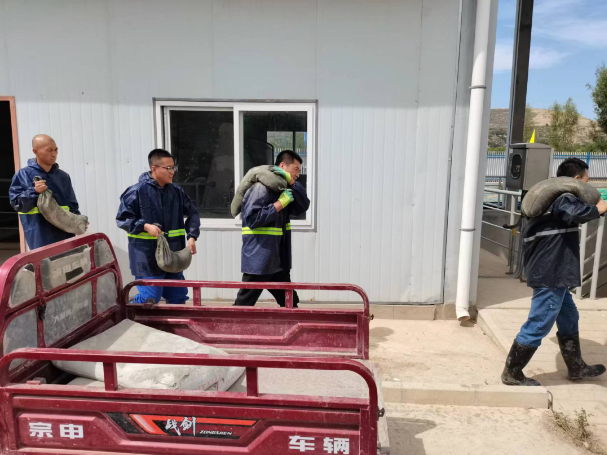 爱体育城东污水处理公司开展防汛应急演练活动(图2) 爱体育城东污水处理公司开展防汛应急演练活动(图2)