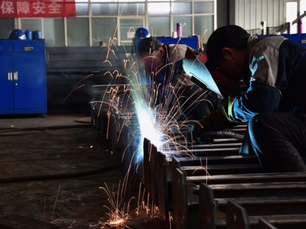 爱体育装备制造企业上半年产销两旺(图5) 爱体育装备制造企业上半年产销两旺(图5)