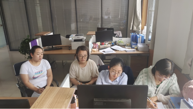 爱体育财务管理部组织开展员工专业知识培训(图1)