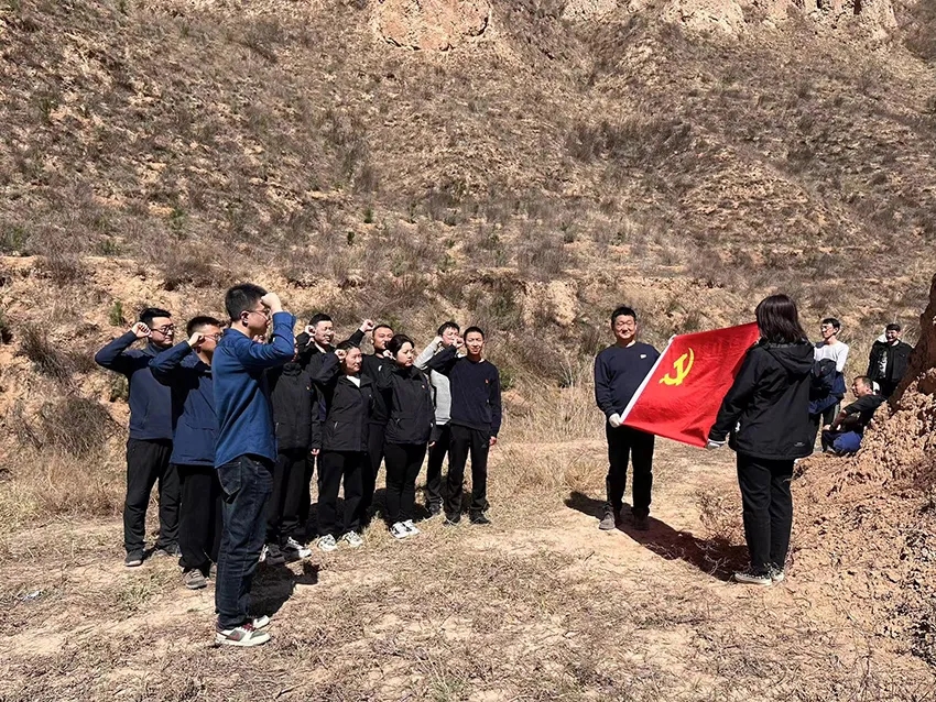 爱体育开展义务植树活动(图3)