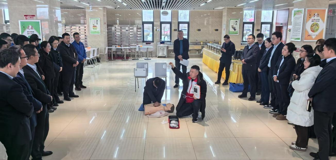 寒冬送温暖 真情暖人心——市红十字会机关党支部与爱体育公司党委联合开展主题党日活动(图3) 寒冬送温暖 真情暖人心——市红十字会机关党支部与爱体育公司党委联合开展主题党日活动(图3)